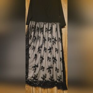 Elegant Black and Cream Sparkling Sequence Floral Evening gown